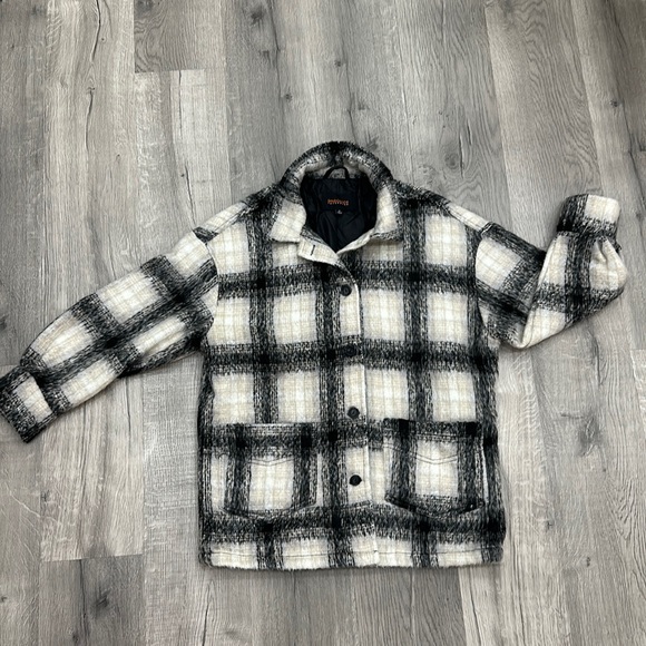 Jacket - Picture 1 of 4